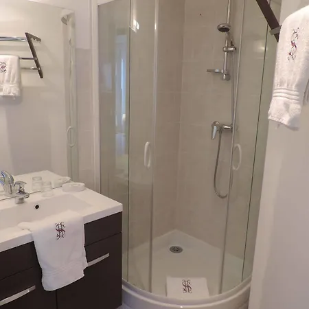 حدد الفندق لو مان