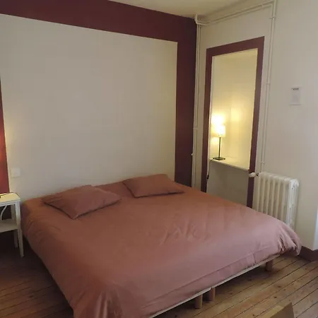 حدد الفندق 2* لو مان